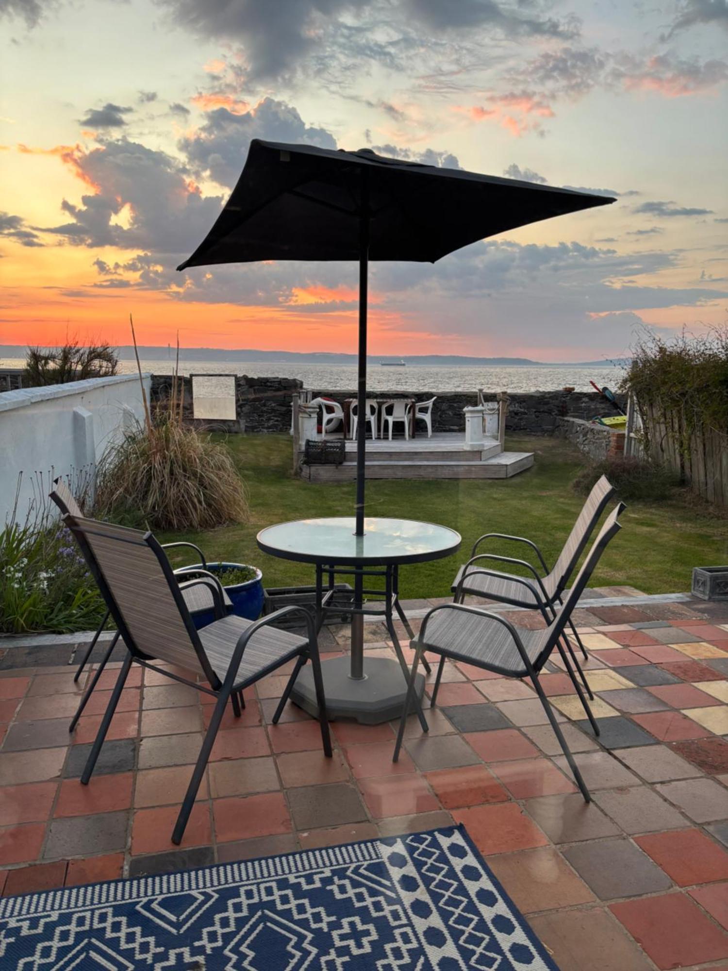 Splash Cottage Beach House With Sea Lapping Garden Bangor  Zewnętrze zdjęcie